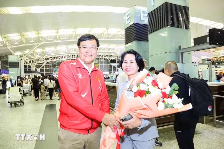 Ông Đặng Hà Việt (trái) và bà Lê Hoàng Yến, Phó Cục trưởng Cục Thể dục Thể thao. (Ảnh: Hoàng Linh/TTXVN)