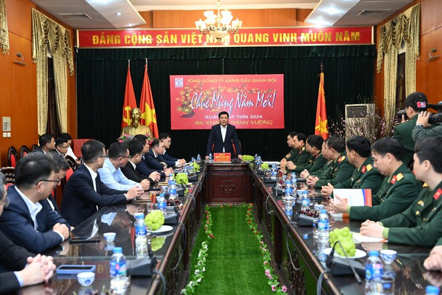Bộ trưởng Bộ Công Thương làm việc tại Tổng công ty xăng dầu quân đội sáng 6-2