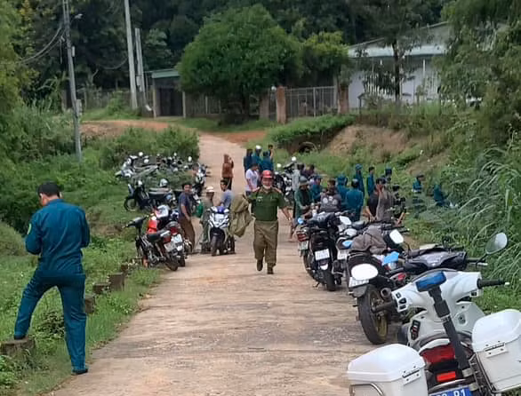 Cầu tràn nơi cha con anh A Gỉ mất tích. Ảnh: C.T.V Cầu tràn nơi cha con anh A Gỉ mất tích. Ảnh: C.T.V