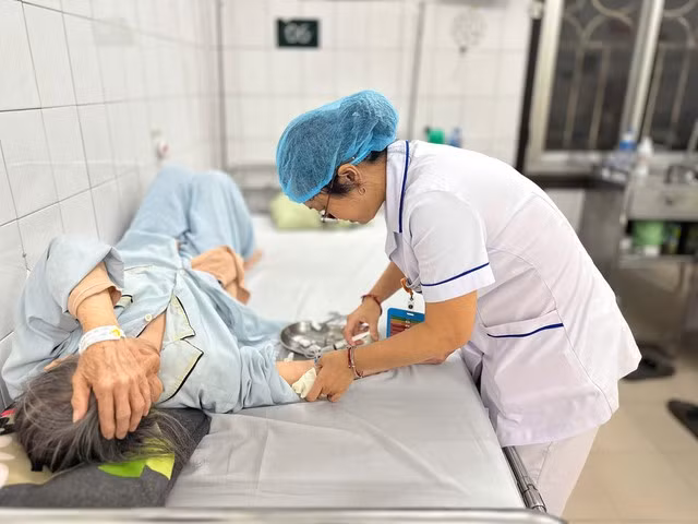 Công tác điều trị bệnh nhân nội trú vẫn diễn ra bình thường. Ảnh: Bệnh viện cung cấp