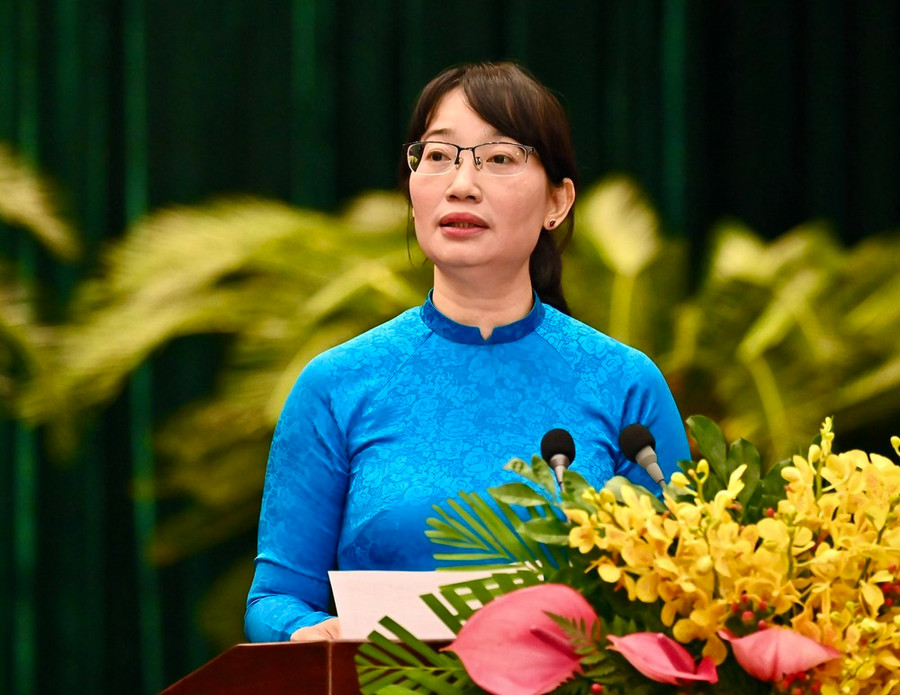 Đồng chí Trần Thị Diệu Thúy trình bày chương trình hành động cá nhân. Ảnh: VIỆT DŨNG