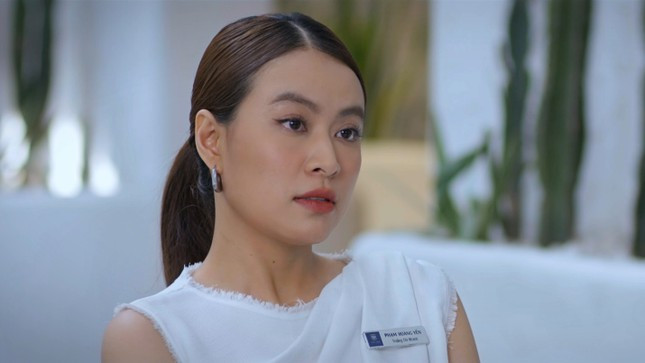 Hoàng Thùy Linh trở lại màn ảnh nhỏ với vai Hoàng Yến - cô gái giỏi giang, thành công nhưng chưa chịu lấy chồng.