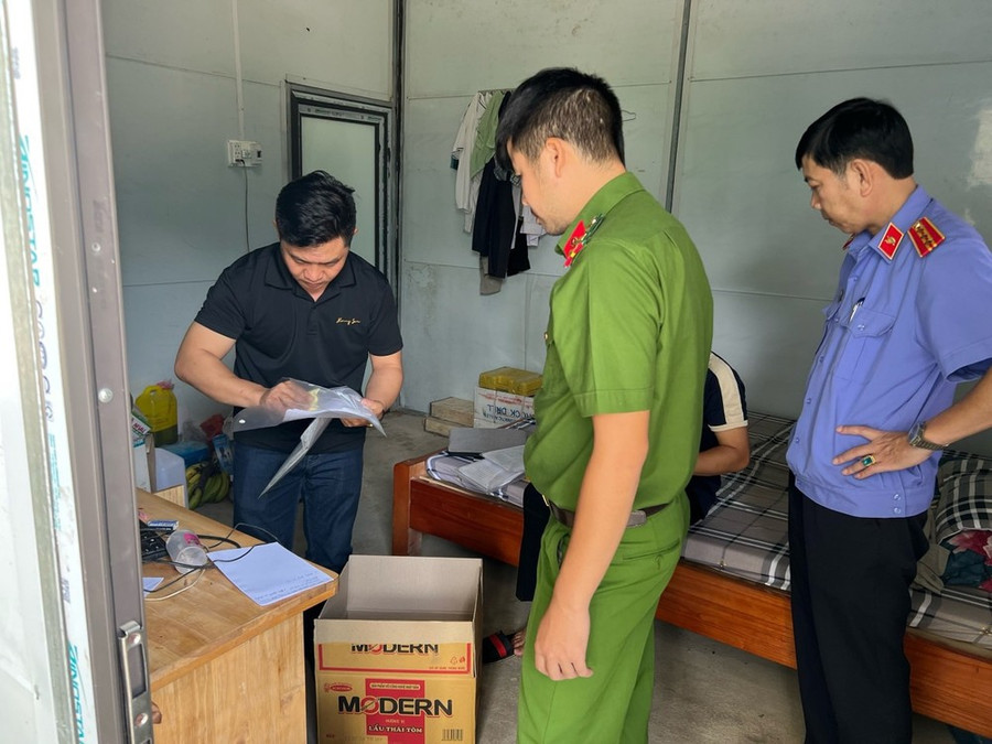 Cơ quan Cảnh sát điều tra Công an tỉnh Lai Châu và Viện KSND tỉnh Lai Châu thu thập chứng cứ liên quan vụ nổ mìn tại hầm thủy điện Nậm Cấu Cơ quan Cảnh sát điều tra Công an tỉnh Lai Châu và Viện KSND tỉnh Lai Châu thu thập chứng cứ liên quan vụ nổ mìn tại hầm thủy điện Nậm Cấu