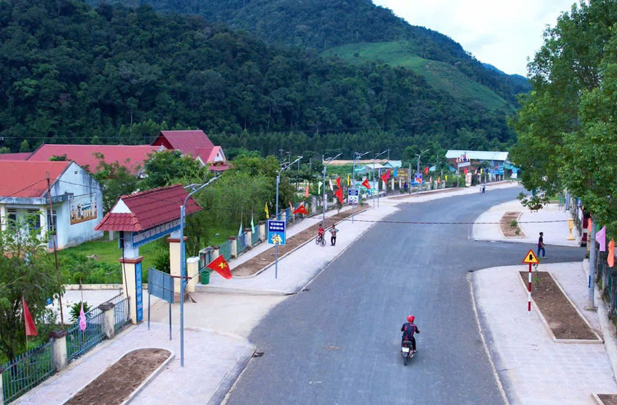 Khu trung tâm hành chính xã Kon Pne vừa được đầu tư cơ sở hạ tầng khang trang. Ảnh: M.N Khu trung tâm hành chính xã Kon Pne vừa được đầu tư cơ sở hạ tầng khang trang. Ảnh: M.N