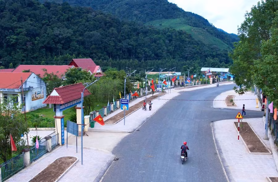 Khu trung tâm hành chính xã Kon Pne vừa được đầu tư cơ sở hạ tầng khang trang. Ảnh: M.N