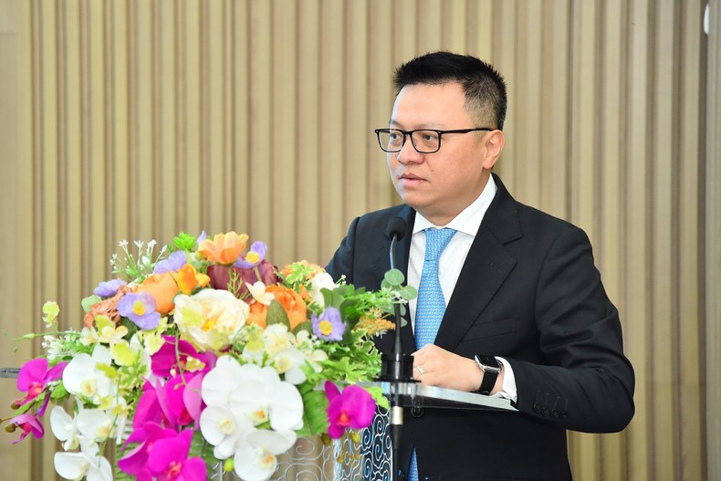 Đồng chí Lê Quốc Minh, Ủy viên Trung ương Đảng, Tổng Biên tập Báo Nhân Dân, Phó Trưởng Ban Tuyên giáo Trung ương, Chủ tịch Hội Nhà báo Việt Nam phát biểu tại Lễ ký kết. Đồng chí Lê Quốc Minh, Ủy viên Trung ương Đảng, Tổng Biên tập Báo Nhân Dân, Phó Trưởng Ban Tuyên giáo Trung ương, Chủ tịch Hội Nhà báo Việt Nam phát biểu tại Lễ ký kết.