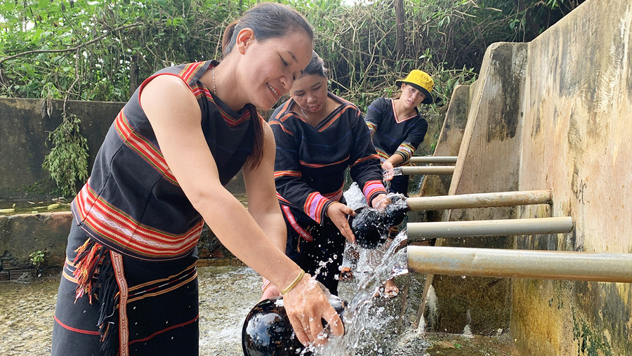 Giọt nước làng Do-Guah (xã Chư Á, TP. Pleiku). Ảnh: R.H Giọt nước làng Do-Guah (xã Chư Á, TP. Pleiku). Ảnh: R.H