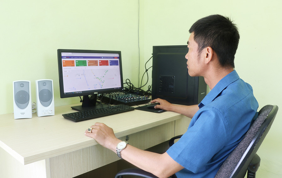 Anh Nguyễn Thế Ánh-cán bộ Văn hóa-Xã hội xã Xuân An kiểm tra tín hiệu hoạt động của các cụm loa trên địa bàn. Ảnh: A.P Anh Nguyễn Thế Ánh-cán bộ Văn hóa-Xã hội xã Xuân An kiểm tra tín hiệu hoạt động của các cụm loa trên địa bàn. Ảnh: A.P