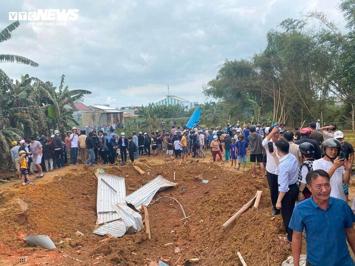 Hiện trường nơi chiếc máy bay bị rơi. Hiện trường nơi chiếc máy bay bị rơi.