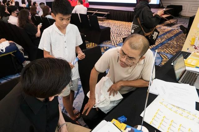 Phụ huynh nghe tư vấn về bài thi IELTS trong một sự kiện tổ chức hồi tháng 3 ở TP.HCM. Ảnh: Ngọc Long