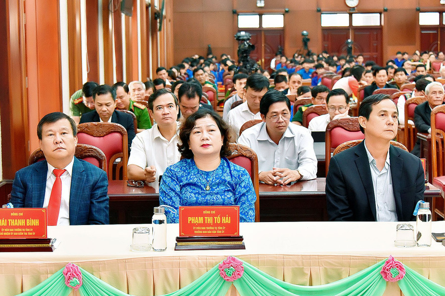 Các đại biểu tham dự chương trình. Ảnh: Đ.T Các đại biểu tham dự chương trình. Ảnh: Đ.T