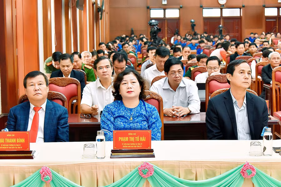 Các đại biểu tham dự chương trình. Ảnh: Đ.T