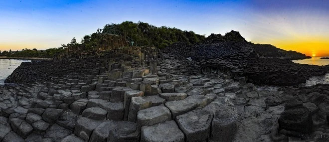 Bình minh trên Ghềnh Đá Đĩa. (Ảnh: Minh Đức/TTXVN) Bình minh trên Ghềnh Đá Đĩa. (Ảnh: Minh Đức/TTXVN)