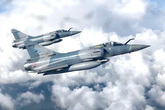 Chiến đấu cơ Mirage 2000 của Pháp trong một chuyến tuần tra của NATO ở Estonia Chiến đấu cơ Mirage 2000 của Pháp trong một chuyến tuần tra của NATO ở Estonia