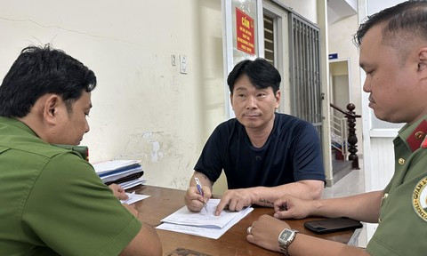 Công an làm việc với đối tượng người Hàn Quốc. Ảnh: Công an Công an làm việc với đối tượng người Hàn Quốc. Ảnh: Công an