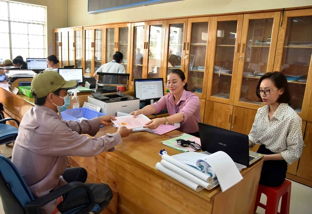 Tiền lương trung bình của công chức, viên chức sau khi thực hiện cải cách tiền lương tăng khoảng 30%. Tiền lương trung bình của công chức, viên chức sau khi thực hiện cải cách tiền lương tăng khoảng 30%.