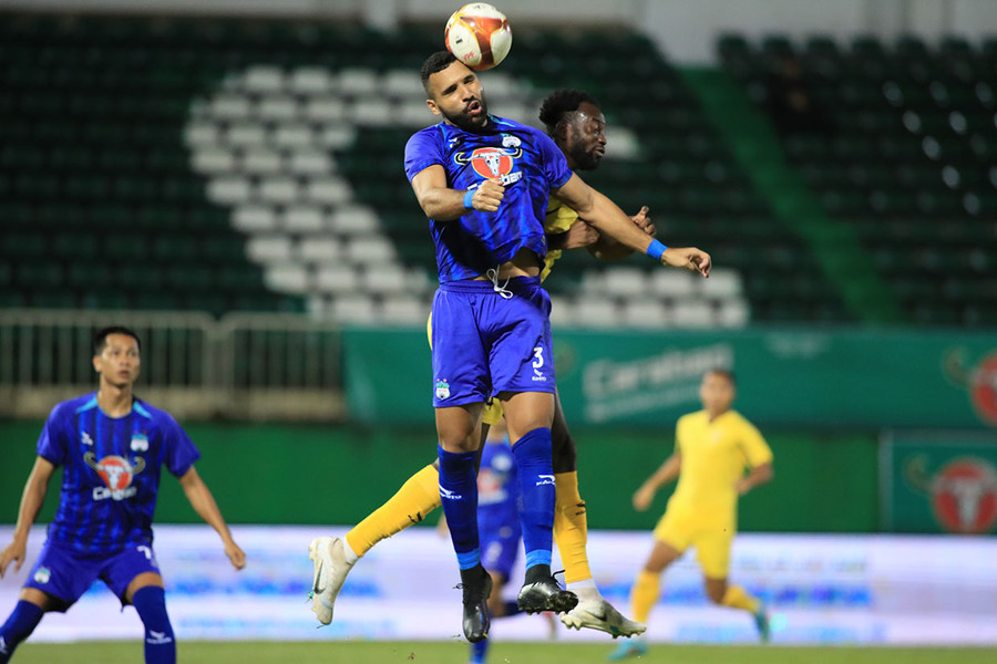 Hoàng Anh Gia Lai (áo xanh) đang có nhiều mối lo về nhân sự trước khi mùa giải mới khởi tranh. Ảnh: L.V.N