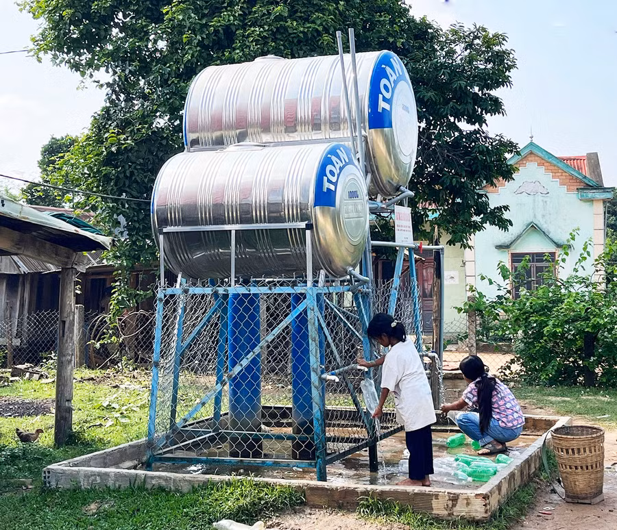 Không để người dân thiếu nước sinh hoạt. Ảnh: P.V Không để người dân thiếu nước sinh hoạt. Ảnh: P.V