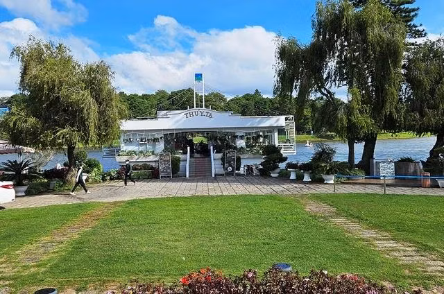 Mặt trước nhà hàng Thủy Tạ. Ảnh: Gia Bình