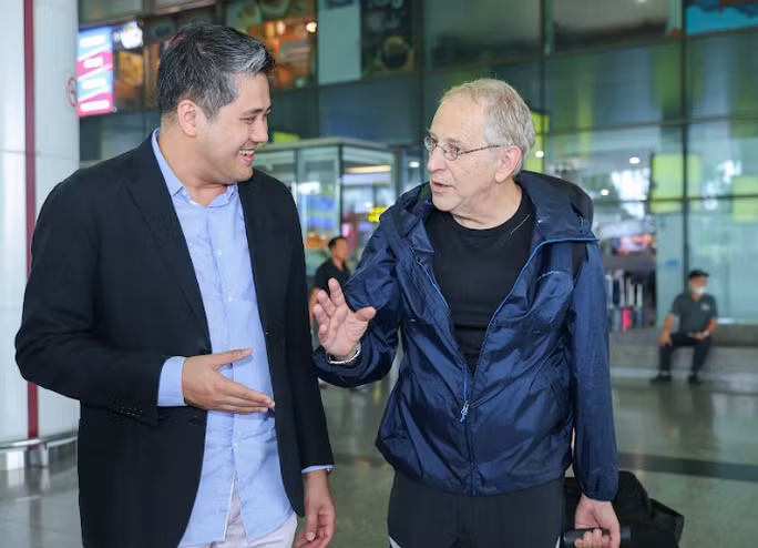 Huyền thoại violin thế giới Shlomo Mintz hào hứng đến Việt Nam - Ảnh 4. Huyền thoại Violin thế giới Shlomo Mintz sẽ có 5 ngày làm việc ở Việt Nam