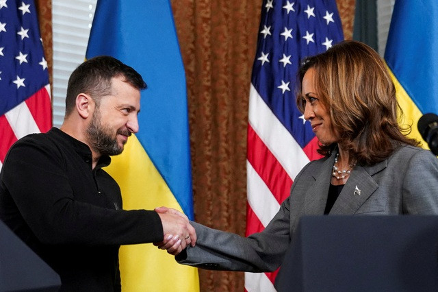 Phó tổng thống Mỹ Kamala Harris gặp Tổng thống Ukraine Volodymyr Zelensky ngày 26.9. ẢNH: REUTERS Phó tổng thống Mỹ Kamala Harris gặp Tổng thống Ukraine Volodymyr Zelensky ngày 26.9. ẢNH: REUTERS