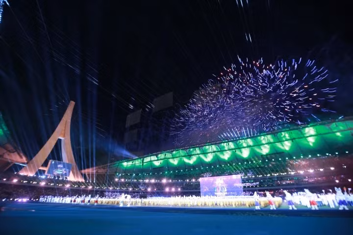 Pháo hoa rực rỡ khép lại SEA Games 32.