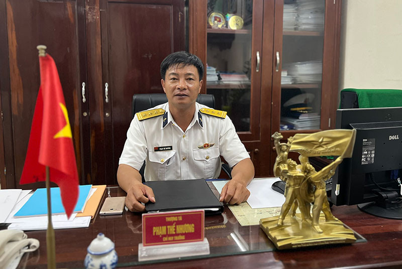 Thượng tá Phạm Thế Nhương - Chỉ huy trưởng đảo Trường Sa. Thượng tá Phạm Thế Nhương - Chỉ huy trưởng đảo Trường Sa.