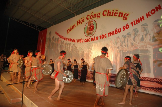 Trang phục vỏ cây trong lễ hội Cồng chiêng