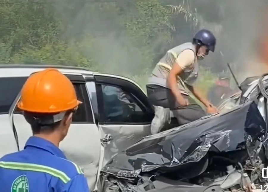 Hình ảnh cứu người trong vụ tai nạn. Hình ảnh cứu người trong vụ tai nạn.