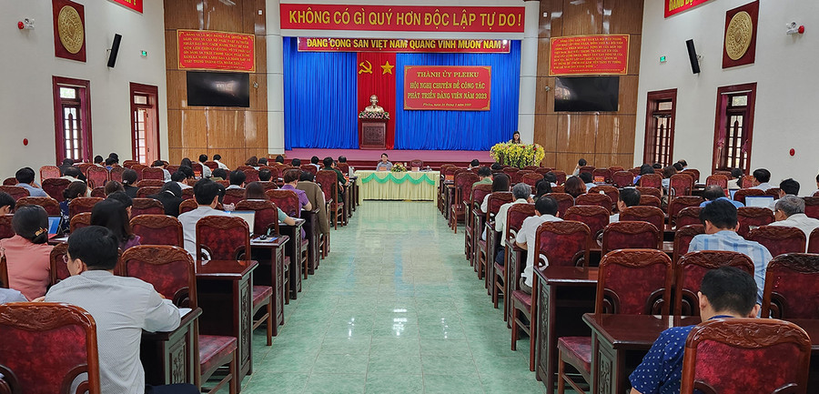 Thành ủy Pleiku tổ chức hội nghị chuyên đề công tác phát triển đảng viên năm 2023. Ảnh: Phương Dung