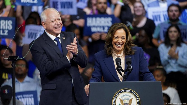Bà Harris và ứng viên phó tổng thống đồng hành Tim Walz. Ảnh: Reuters Bà Harris và ứng viên phó tổng thống đồng hành Tim Walz. Ảnh: Reuters