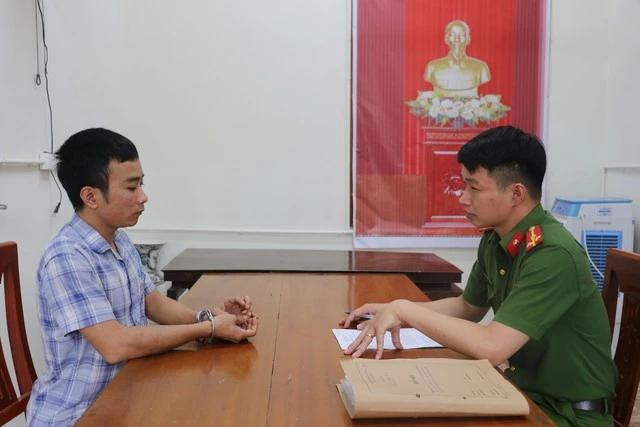 Bị can Trần Văn Trí tại cơ quan công an. Bị can Trần Văn Trí tại cơ quan công an.