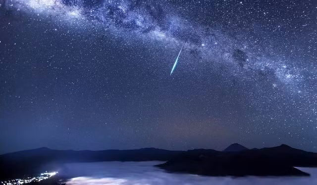 Một ngôi sao băng từ Eta Aquarids - Ảnh: SPACE.COM