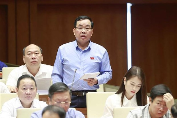 Đại biểu Quốc hội tỉnh Bình Dương Nguyễn Quang Huân phát biểu. (Ảnh: Doãn Tấn/TTXVN) Đại biểu Quốc hội tỉnh Bình Dương Nguyễn Quang Huân phát biểu. (Ảnh: Doãn Tấn/TTXVN)