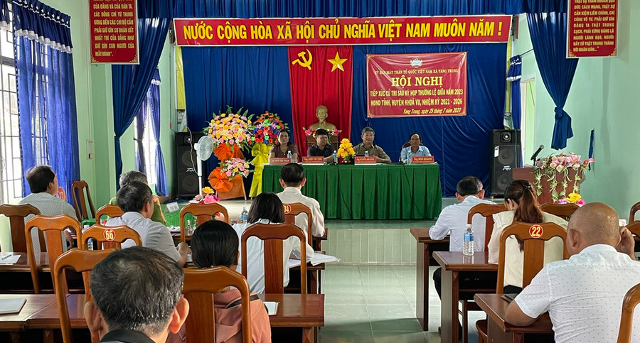 Quang cảnh buổi tiếp xúc cử tri xã Yang Trung. Ảnh: Phương Liên Quang cảnh buổi tiếp xúc cử tri xã Yang Trung. Ảnh: Phương Liên