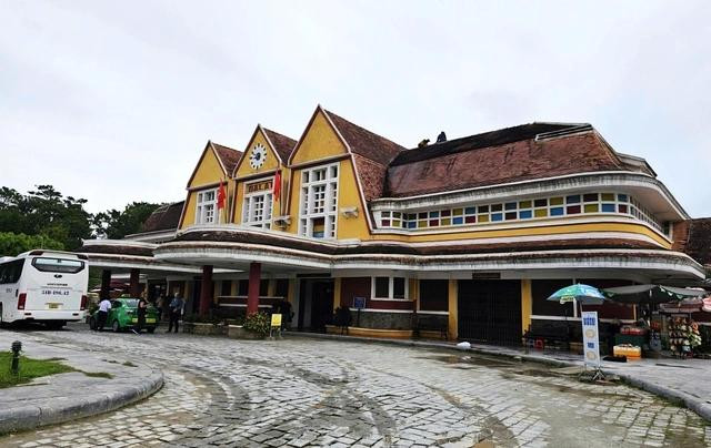 Từ ngày 1.10, ga Đà Lạt tăng giá vé vào cổng lên gấp 10 lần. ẢNH: GIA BÌNH Từ ngày 1.10, ga Đà Lạt tăng giá vé vào cổng lên gấp 10 lần. ẢNH: GIA BÌNH