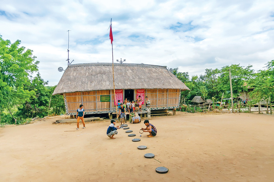 Nhà rông của người Bahnar ở huyện Kbang mang một vẻ đẹp riêng, trường tồn cùng thời gian. Ảnh: Quốc Nguyễn Nhà rông của người Bahnar ở huyện Kbang mang một vẻ đẹp riêng, trường tồn cùng thời gian. Ảnh: Quốc Nguyễn
