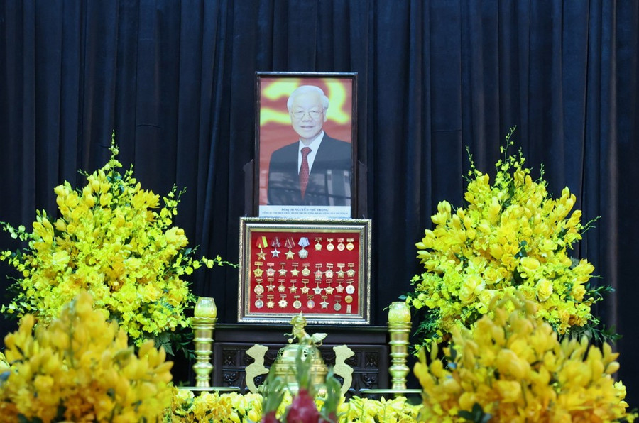 Di ảnh Tổng Bí thư Nguyễn Phú Trọng đặt vị trí trang trọng ở Nhà tang lễ Quốc gia, số 5 Trần Thánh Tông, Hà Nội. Ảnh. QUANG PHÚC