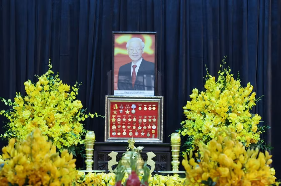 Di ảnh Tổng Bí thư Nguyễn Phú Trọng đặt vị trí trang trọng ở Nhà tang lễ Quốc gia, số 5 Trần Thánh Tông, Hà Nội. Ảnh. QUANG PHÚC