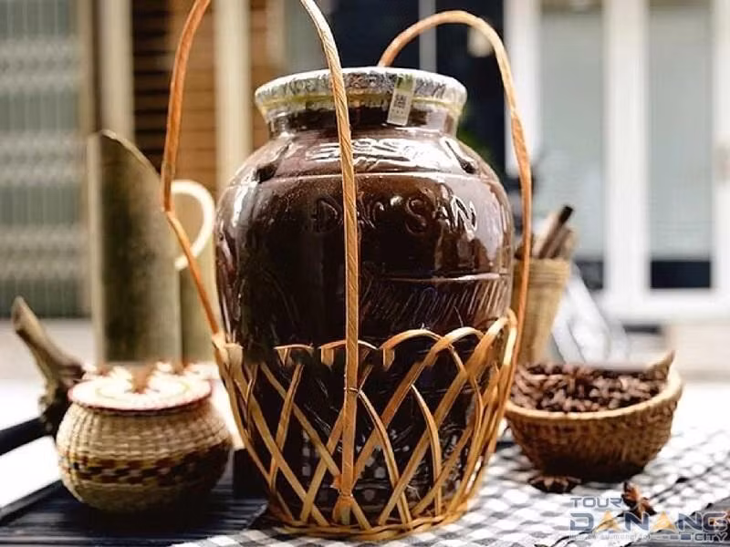 Ghè rượu cần được dùng để xin lỗi khi lỡ tay gây ra vết thương cho người khác (ảnh minh họa, nguồn: Intetnet).