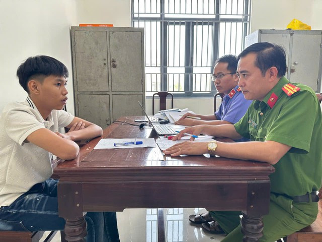 Một trong 4 đối tượng thực hiện cướp tài sản bị bắt.