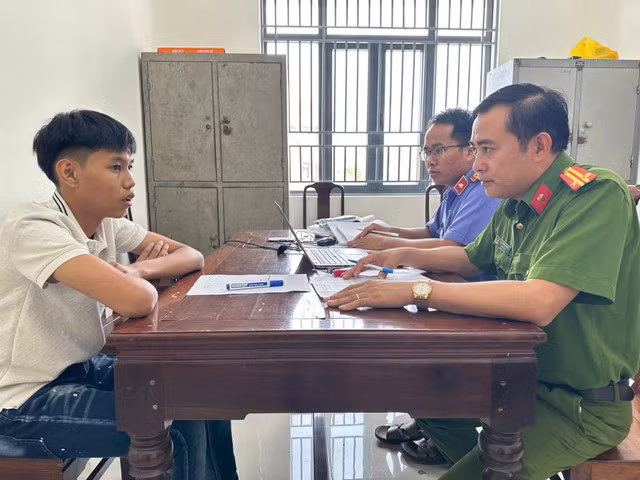 Một trong 4 đối tượng thực hiện cướp tài sản bị bắt.