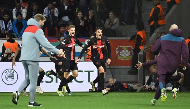 Leverkusen có màn ngược dòng ngoạn mục để duy trì thành tích bất bại ở mùa này. ẢNH: AFP