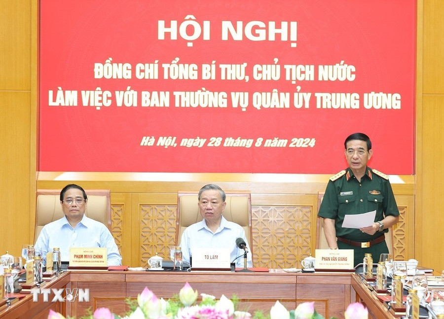 Đại tướng Phan Văn Giang, Ủy viên Bộ Chính trị, Phó Bí thư Quân ủy Trung ương, Bộ trưởng Bộ Quốc phòng phát biểu khai mạc. (Ảnh: Trí Dũng/TTXVN) Đại tướng Phan Văn Giang, Ủy viên Bộ Chính trị, Phó Bí thư Quân ủy Trung ương, Bộ trưởng Bộ Quốc phòng phát biểu khai mạc. (Ảnh: Trí Dũng/TTXVN)