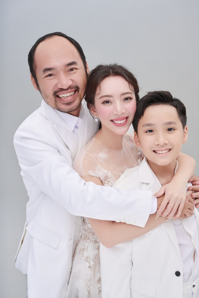 Nói về con, Thu Trang nhận xét Andy ngoan ngoãn, hiểu chuyện. Ngay từ nhỏ, cậu bé đã được dạy cách sống tự lập, biết yêu thương, giúp đỡ mọi người. Thu Trang tự hào khi con trai lễ phép, nghe lời ông bà mỗi khi cô và chồng vắng nhà đi công tác. Ảnh: NVCC Nói về con, Thu Trang nhận xét Andy ngoan ngoãn, hiểu chuyện. Ngay từ nhỏ, cậu bé đã được dạy cách sống tự lập, biết yêu thương, giúp đỡ mọi người. Thu Trang tự hào khi con trai lễ phép, nghe lời ông bà mỗi khi cô và chồng vắng nhà đi công tác. Ảnh: NVCC