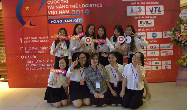 Thu Hiền tham gia các cuộc thi tài năng. Ảnh: NVCC