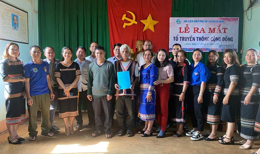 Các tổ truyền thông cộng đồng phát huy vai trò trong việc tuyên truyền, nâng cao nhận thức của người dân về phòng-chống bạo lực gia đình. Ảnh: Đ.Y Các tổ truyền thông cộng đồng phát huy vai trò trong việc tuyên truyền, nâng cao nhận thức của người dân về phòng-chống bạo lực gia đình. Ảnh: Đ.Y