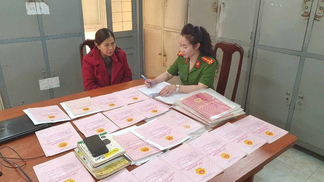 Cơ quan công an thu giữ nhiều sổ đỏ liên quan hoạt động cho vay lãi nặng