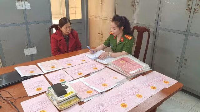 Cơ quan công an thu giữ nhiều sổ đỏ liên quan hoạt động cho vay lãi nặng