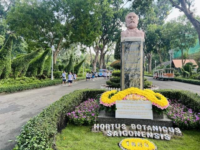 Tượng tưởng niệm của người khai sinh ra Thảo Cầm Viên Sài Gòn. Ảnh: Vũ Phượng Tượng tưởng niệm của người khai sinh ra Thảo Cầm Viên Sài Gòn. Ảnh: Vũ Phượng